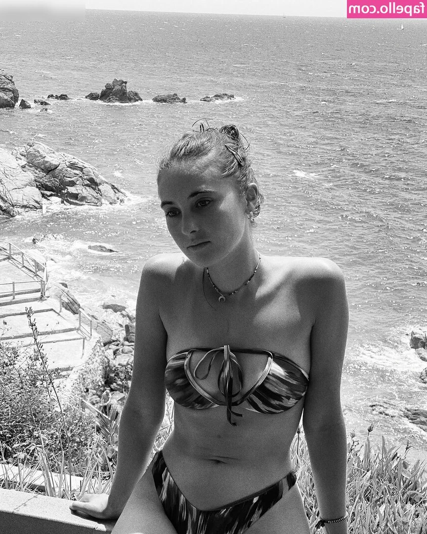Suzie Marachet [ suzie-marachet ] - Stop for a minute to read this   Then scroll for a SFW photoset of me