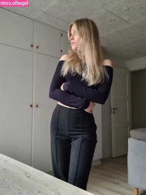 Katrine ASMR [ katrine-asmr-1 ] - Wanna have a pool party ? 😈 DM Me 😈