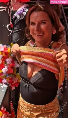 Claudia Obert [ claudia-obert ] - Island babe 🌴