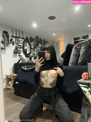gothhbabyy - Today I discovered that if I really put my mind (err, mouth?) to it I
