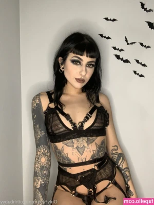 gothhbabyy - Hubby cumming all over my baby oiled tits hope every subscriber