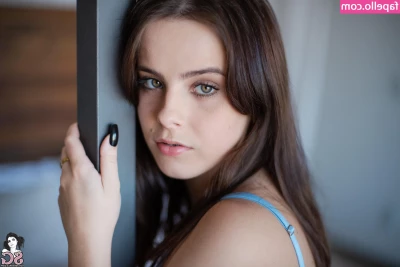 Nicole Rampini [ nicole-rampini ] - The angle you get in my latest solo session  Check your messages