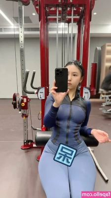 QiaoniuTT - Underboob is the best way to show my petite tits