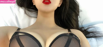 QiaoniuTT - Here are some BTS Shots of the video heading to your inbox.  This was