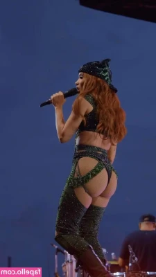 Anitta - What are you waiting for? Dm me! 😉