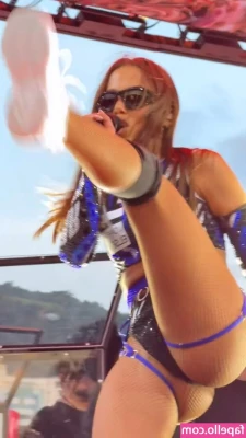 Anitta - Whoops didnt see you there 😳