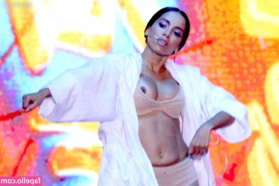 Anitta - I think blue suits me, what do you think? 💎