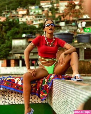 Anitta - I d love a good warm throat