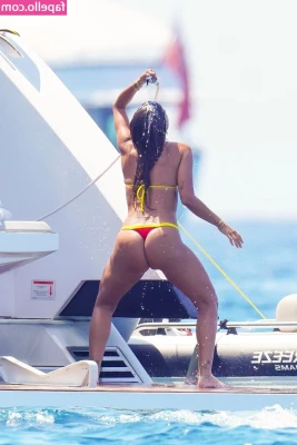 Anitta - Like and comment if you like my ass 🍑🔥