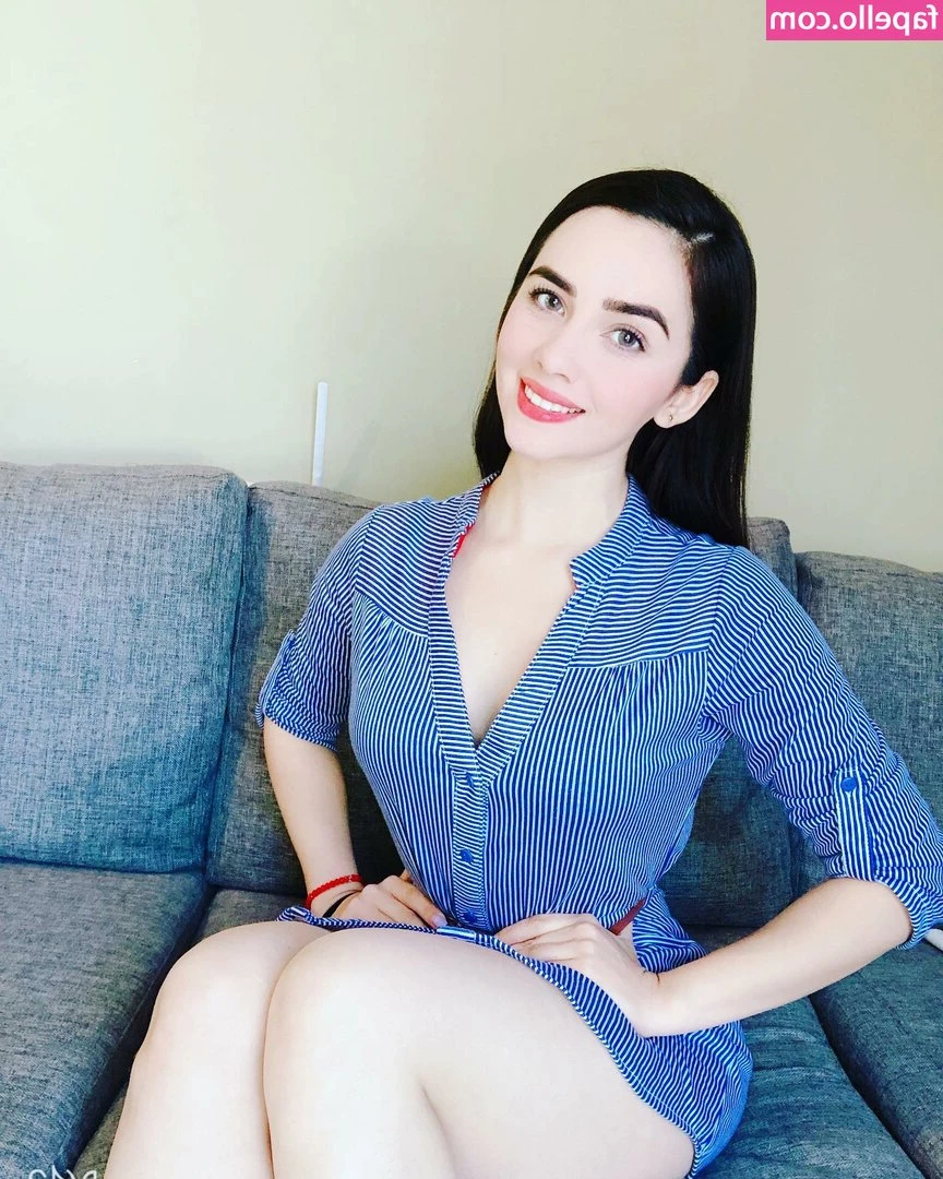 Ana Celaya Ruiz [ ana-celaya-ruiz ] - Happy Holidays