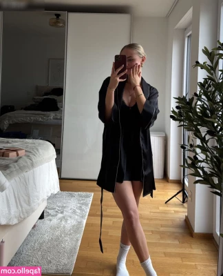 Lina Düren [ lina-dren ] - Cum watch some Disney holiday movies with me babe? 😍 Promise I