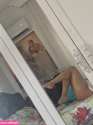 Beste Barkut [ beste-barkut ] - They wanna see me do my dance  they wanna see me without pants  BAM