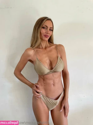 woahnoahtgirl - I have a spot open for a new online finsub. If you’re not