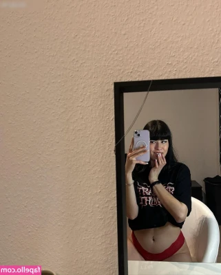 Itznataly - send me a dick pic im horny 😈