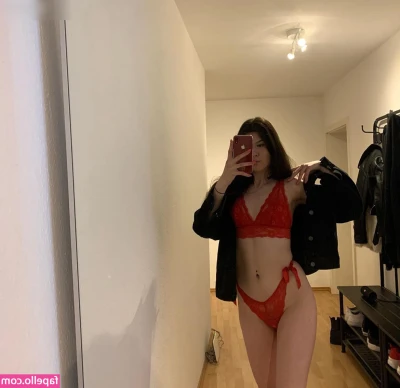 Itznataly - I just love my big perky breast   dont you love the way they bounce