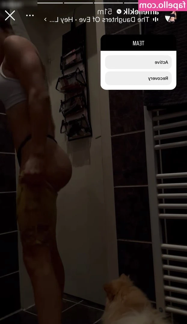 Amelie Kollek [ amelie-kollek ] - After gym shower