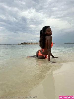 Fatima Diame [ fatima-diame ] - Imagine seeing this whilst i bounce on your cock