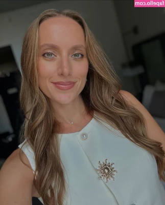 Ashley Stroehlein [ ashley-stroehlein ] - feeling like a goddess in this beautiful set ✨ LIVE STREAM tonight