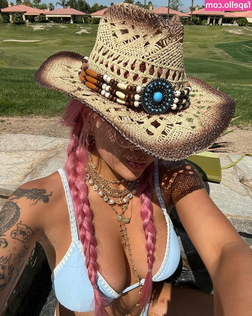Mai Pham [ mai-pham ] - https://www.camster.com/?model=danni-gee Guess who’s online 🖤