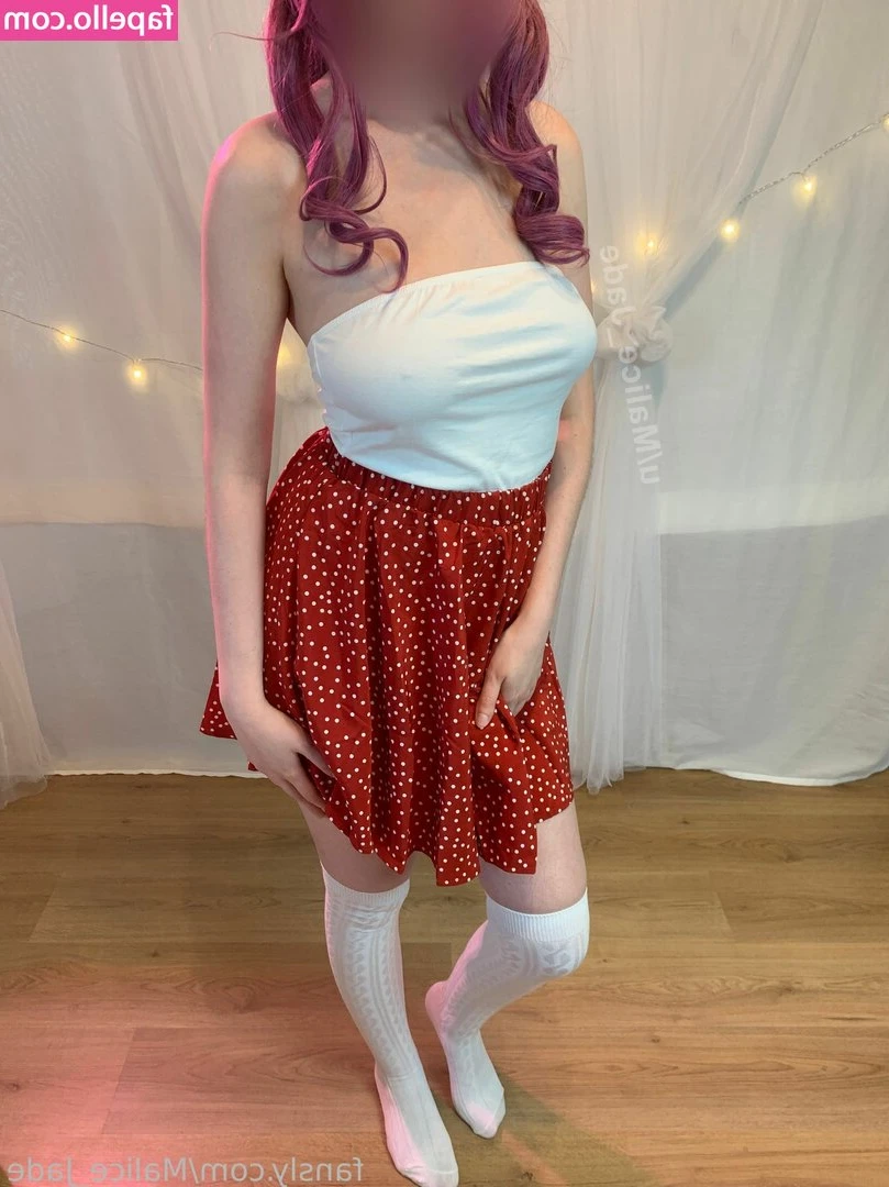 Malice_Jade [ malice-jade ] - Would y’all be interested of a video of me being eaten out???