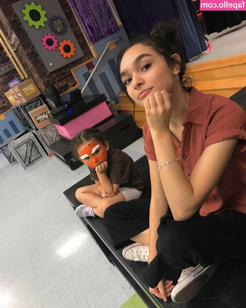 Paulina Chávez [ paulina-chvez ] - I do love being bent over things 😝🥰