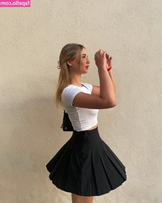 Emily Marie Neumann [ emily-marie-neumann ] - Stream started at 02/12/2021 04:13 pm  .. today some home workout..