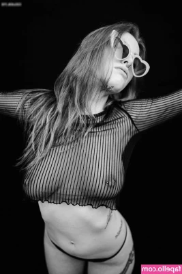 i.am.taesh [ i-am-taesh ] - happy friday .. i need someone to eat me from the back
