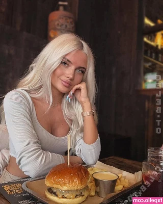 Alexandra laas [ alexandra-laas ] - Happy Friday my loves!❤️ Make sure to get some vitamin D today, I
