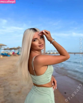 Alexandra laas [ alexandra-laas ] - Soft on the belly, working on them booty gains in the gym. I'm sort