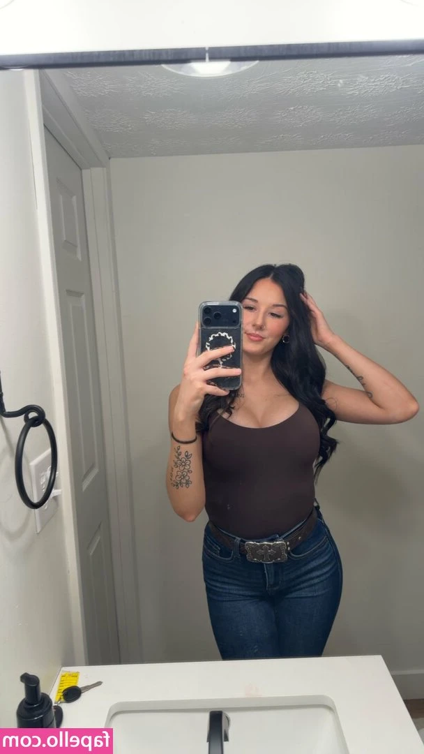 lacybaby9 - Cuffed, locked in chastity, collarred and leashed. Im a good sissy