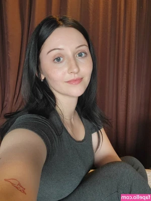 vanessa.snow [ vanessa-snow-1 ] - Slap your cock against my face and call me your dirty little whore