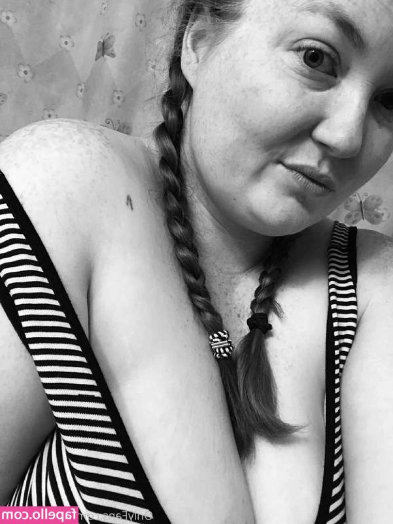 goodgirl9388 - gf and i were soooo horny and the only dildo we could find was our