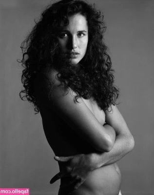 Andie MacDowell [ andie-macdowell ] - I… I think I may have squirted a lil in one of the vids I made. 