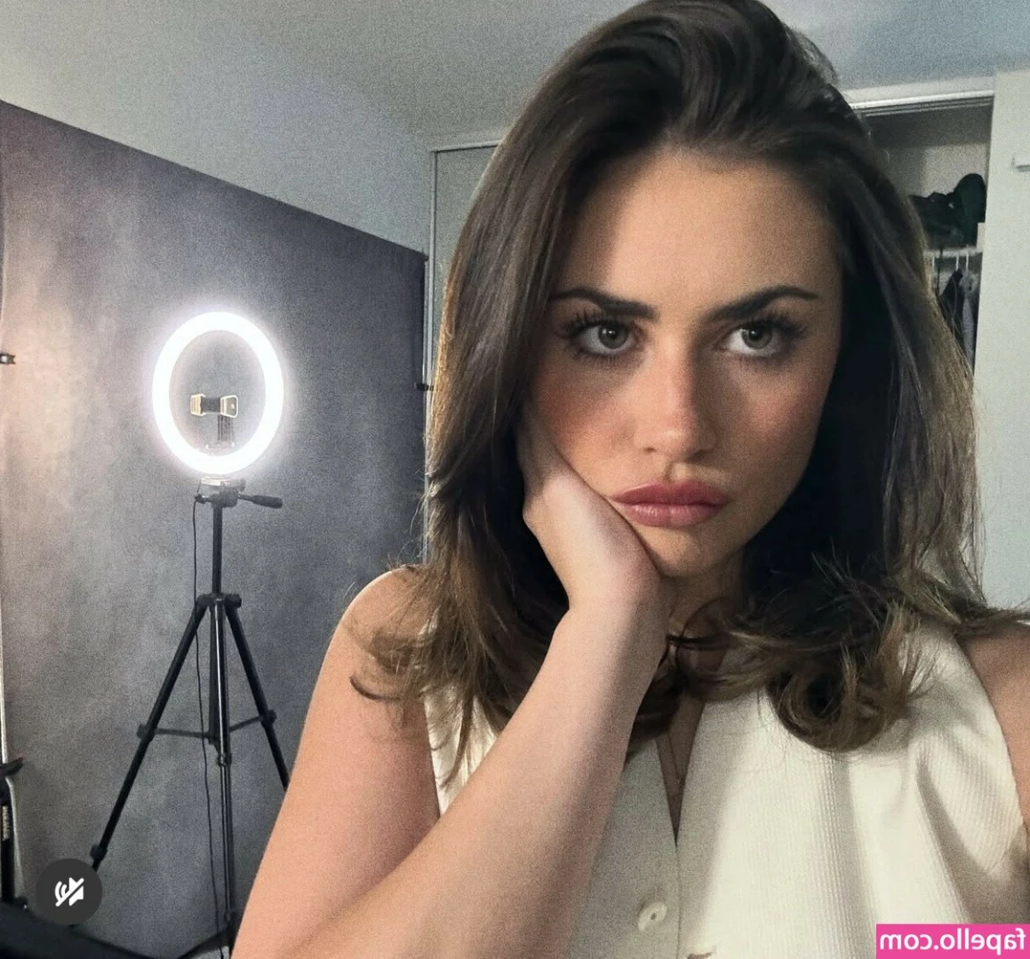 Chloe W Breen [ chloe-w-breen ] - Don’t miss me too much this morning. I’m gonna play later with my