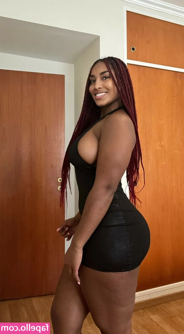 xoxo.iamlaila [ xoxo-iamlaila ] - How many fingers do you think I used to make myself cum? 💦 ... I