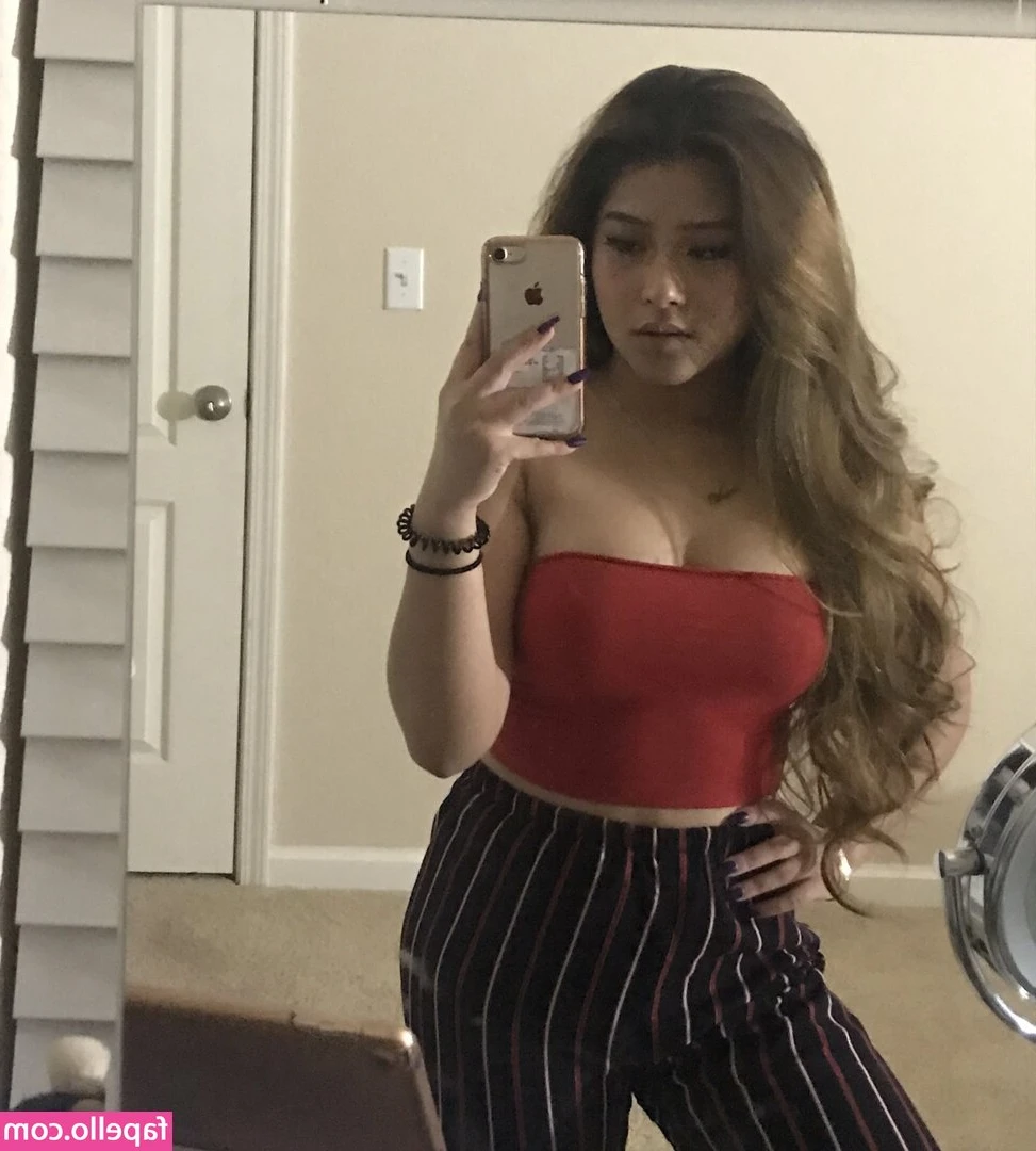 Venusricci - I got a lil messy painting last night 🥹🎨🖌️ full clip will