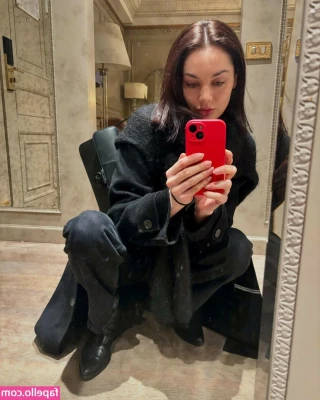Poppy Corby Tuech [ poppy-corby-tuech ] - It’s rainy here and I want to be cuddly. check dms to see these