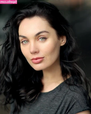 Poppy Corby Tuech [ poppy-corby-tuech ] - Daddy’s little elf 🧝🏻‍♀️   Filming another long Q&A