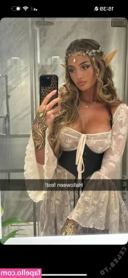 Sophie stray [ sophie-stray ] - Go follow my sexy silly self on TikTok @peachberry42o