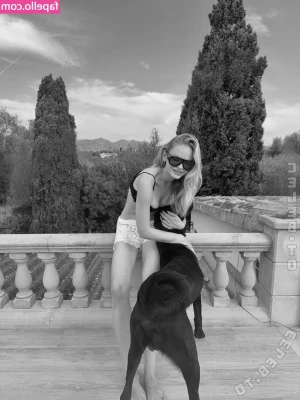 Julemariep - PS Im on cam right now, come wave at me 👋