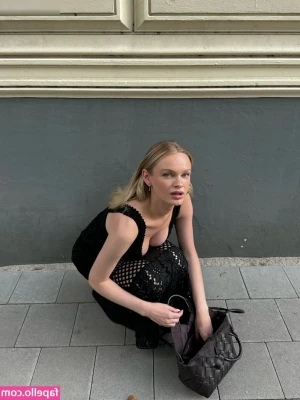 Julemariep - Who should I share the Sprite with?😈  #onlyfans #model #sexy