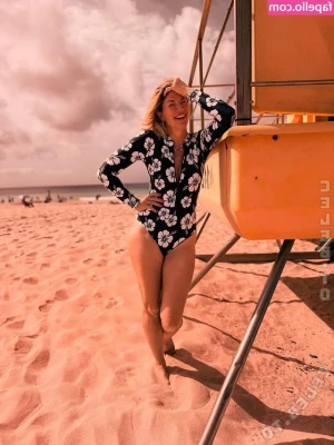Nina Bott [ nina-bott-1 ] - Good morning love bugs. Anyone wanna do some yoga with me this
