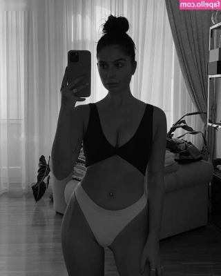 Diana Kaloev [ diana-kaloev ] - Masturbating up my skirt