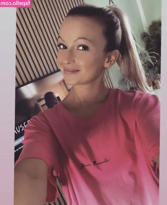 Lena Hirschberg [ lena-hirschberg ] - See? Told you 😶