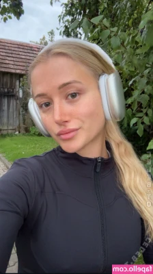 Anna Hafner [ anna-hafner-2 ] - I hope you all have an amazing weekend 😁♥️