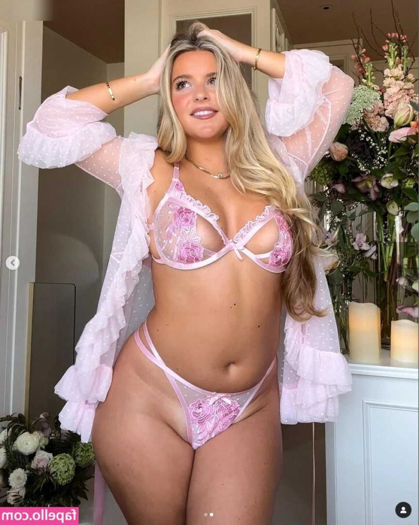 Olivia Kirkby [ olivia-kirkby ] - Feeling sexy and giant 😈🦛