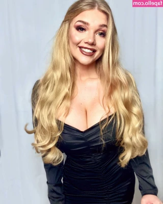 Lucy May Dawson [ lucy-may-dawson ] - Just a little tease before the commute