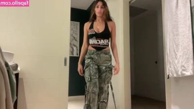 Camila Kent [ camila-kent-6 ] - Who’s a Flip Flop Fan🩴 ?