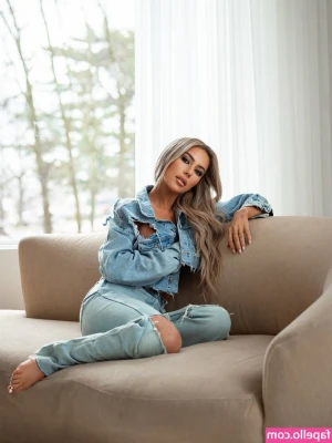juliannehopee - Natural Beauty 🙇🏾‍♂️👣🙇🏻‍♂️