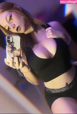 nemmicakes - I'm the naughty girl at school 😈 🍎